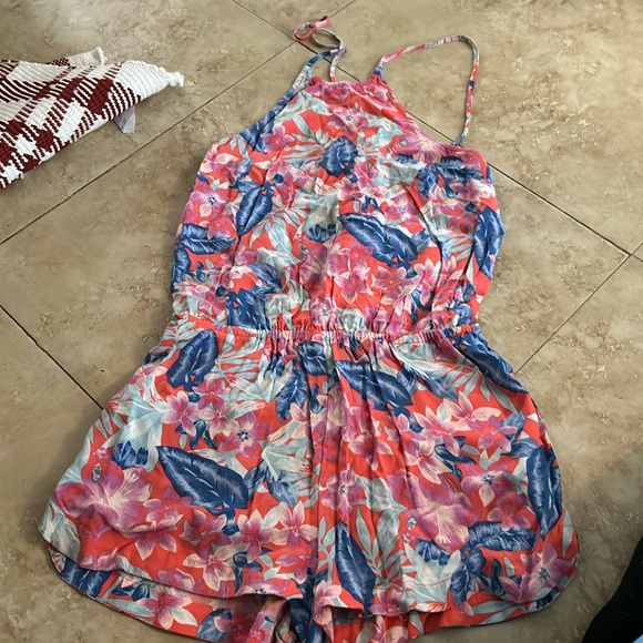 🎀🌅🌺AEO Pink Floral Romper XS - Picture 2 of 7